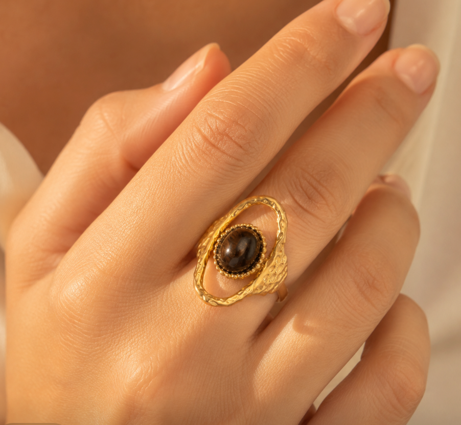 Bague ovale martelée dorée
