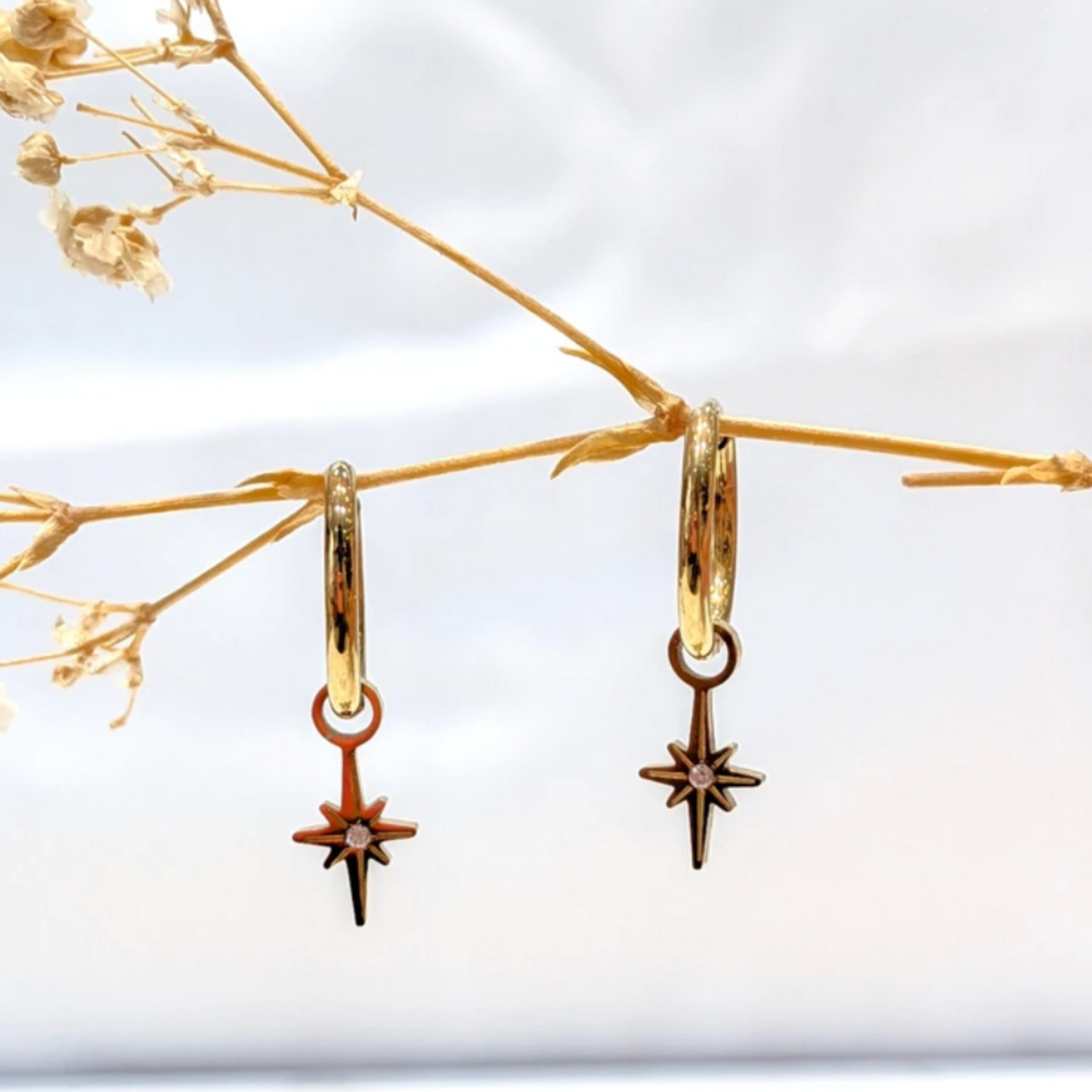 đ€Boucle d'oreille Ă©toile strass