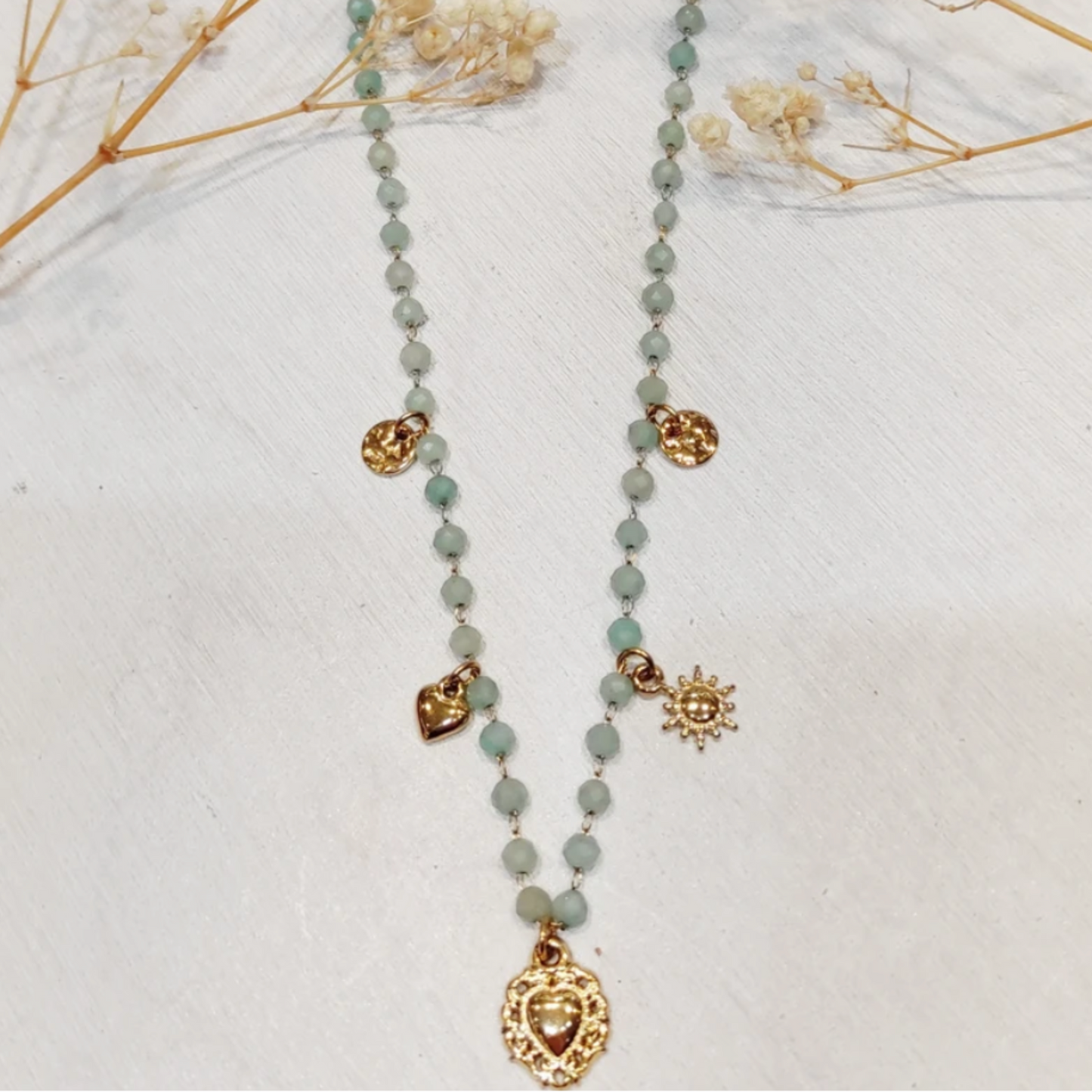 🌈 Collier Haina avec Perles de Couleur et Charms Vert