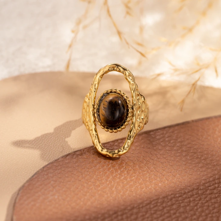 Bague ovale martelée dorée