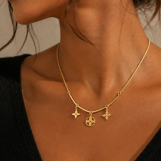 Collier Doré à Trois Pendentifs Floraux