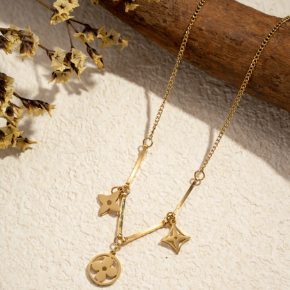 Collier Doré à Trois Pendentifs Floraux