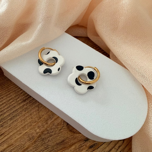 🌸 Boucles d’oreilles Fleur Pampille Blanc & Noire
