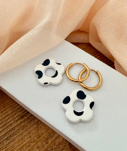 🌸 Boucles d’oreilles Fleur Pampille Blanc & Noire